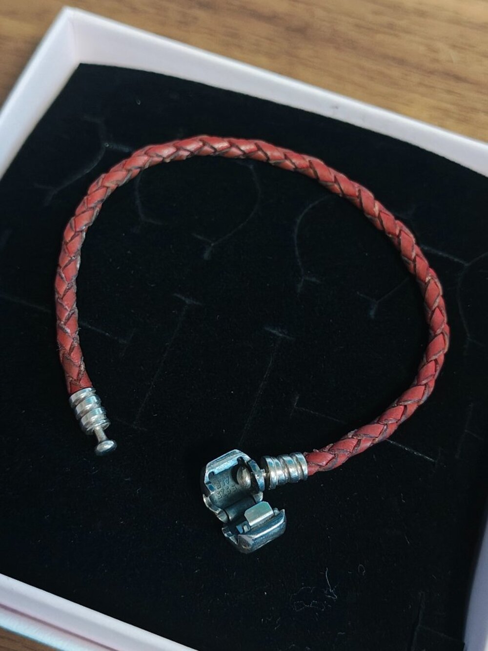 Authentic Pandora Single Red Leather Bracelet with Pandora Clasp – 590705CRD-S